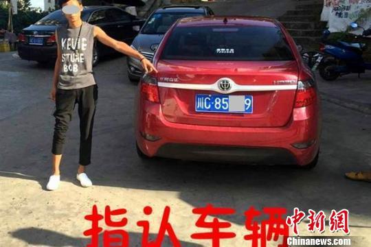 違法嫌疑人指認(rèn)車輛�！【焦﹫D 攝